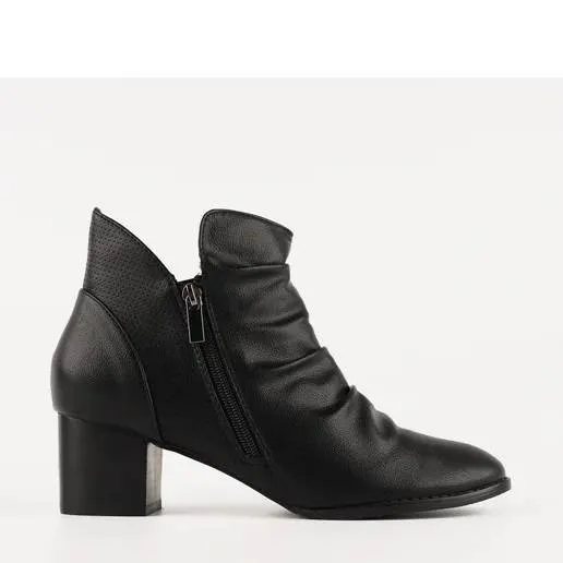 LEAFY BLACK